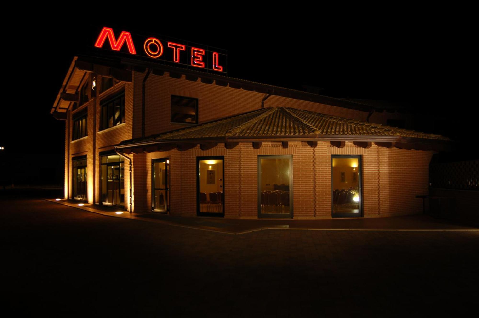 Hm Motelhotel Castellazzo Bormida Esterno foto